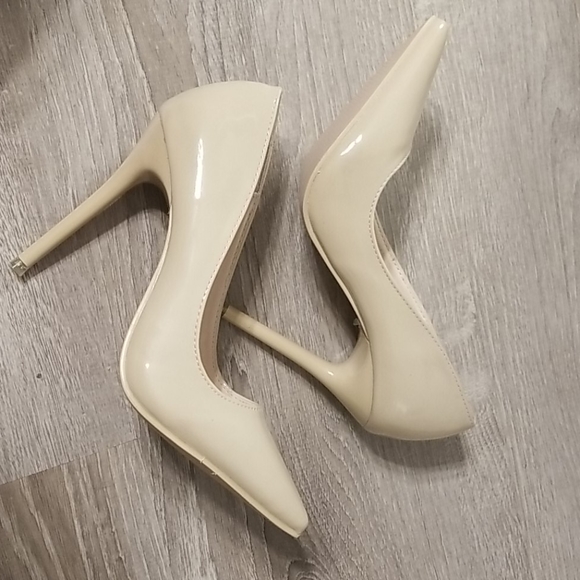 Heels - Picture 6 of 6